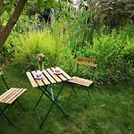 Friends And Familly Guest - Gare - Jardin - Combles Et Vous *