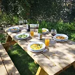 Friends And Familly Guest - Gare - Jardin - Combles Et Vous