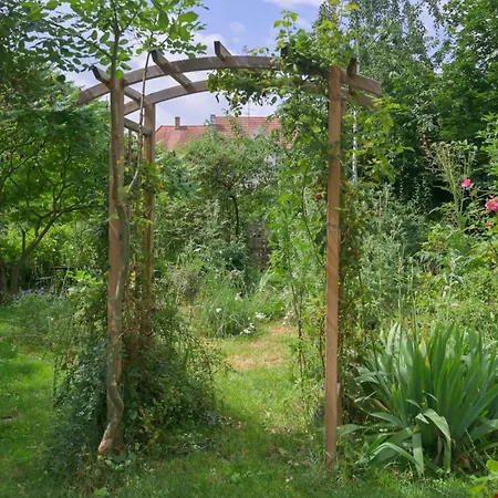 Friends And Familly Guest - Gare - Jardin - Combles Et Vous Lägenhet